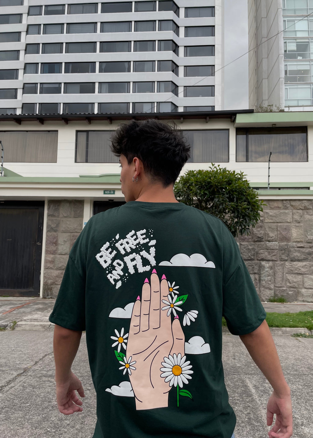 CAMISETA HAND VERDE