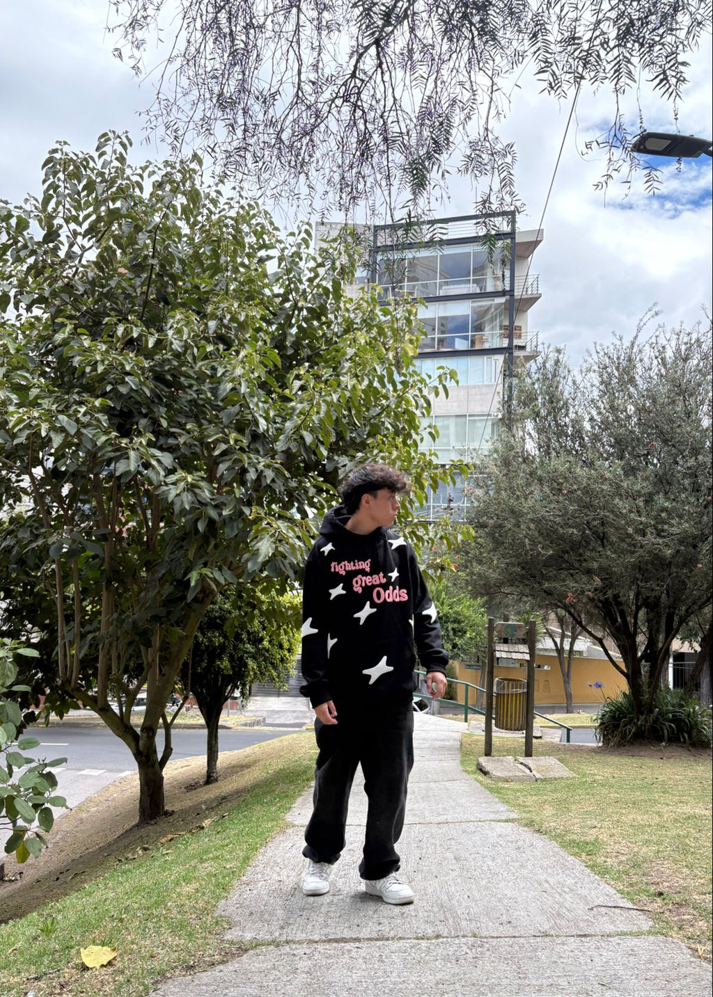 HOODIE MAGO NEGRO